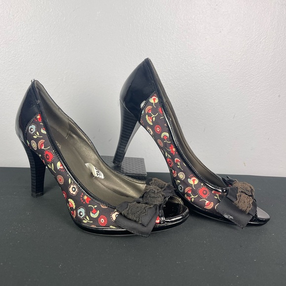 00s Floral Pumps - Picture 1 of 7